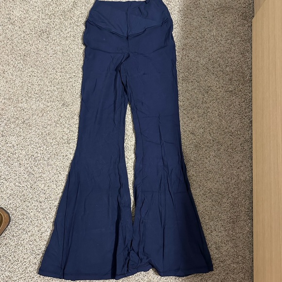 VIRAL AERIE LEGGINGS - Picture 1 of 3